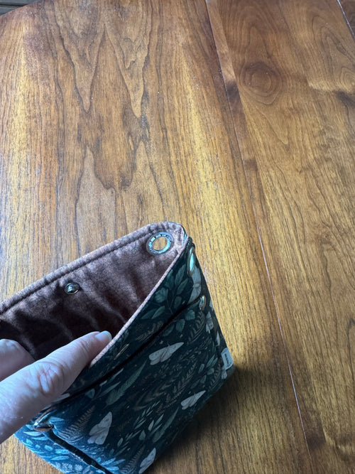 Cross-Body Bag Fern Moth inside view