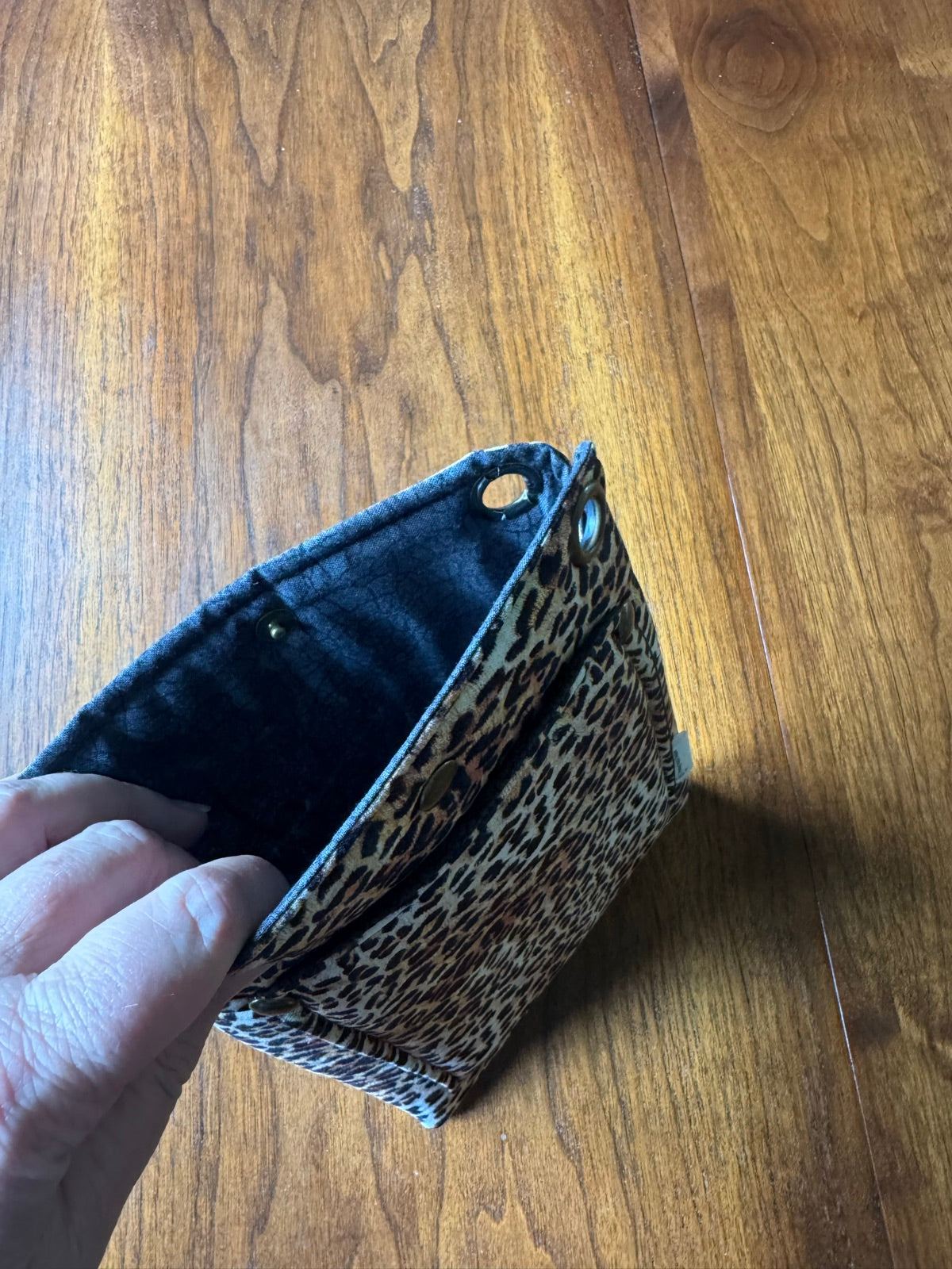 Cross-Body Bag Leopard inside view